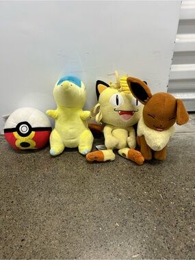 Pokémon Plush Toy Bundle - Eevee Poke ball Meowth